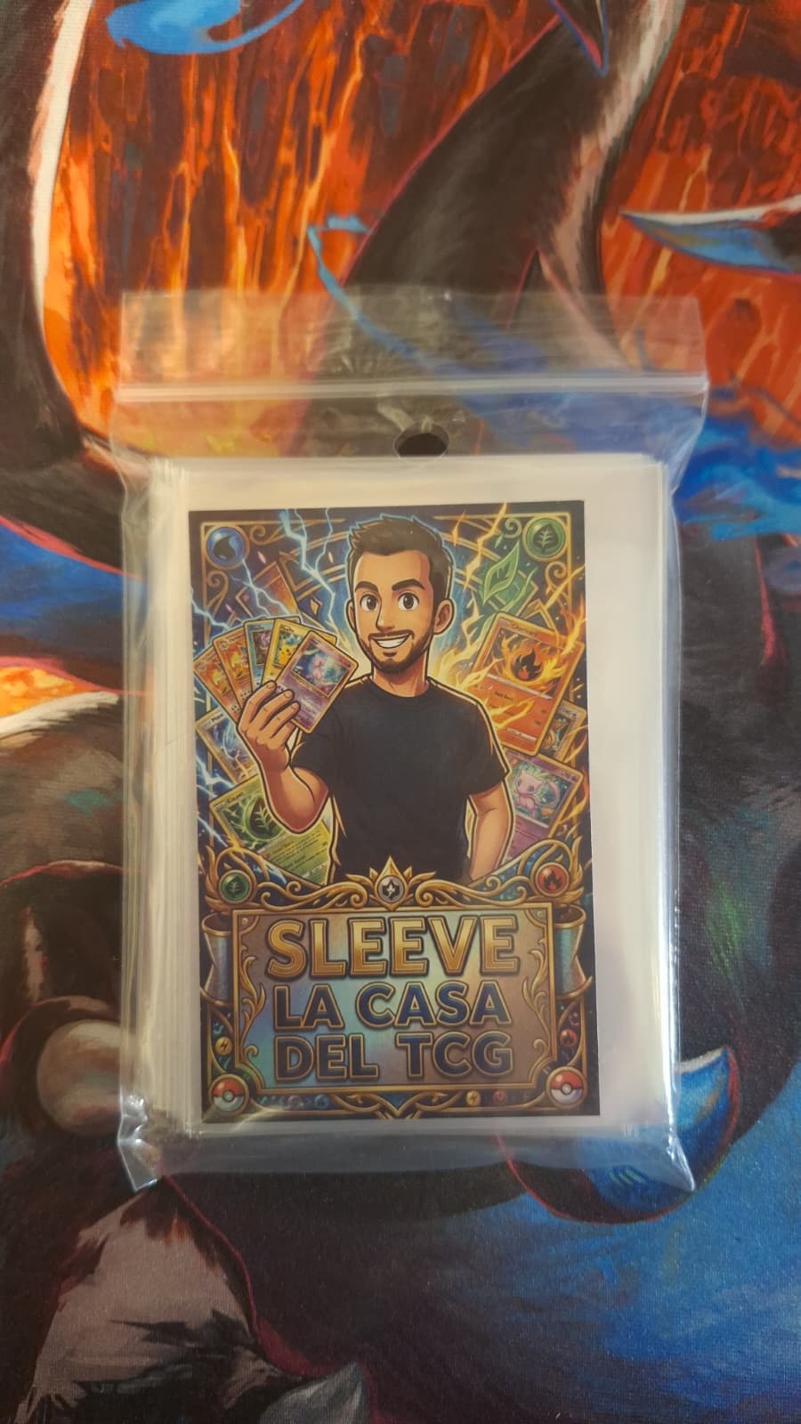 Sleeve Protettive Carte TCG – Formato Penny Sleeve | Pokémon, One Piece, Dragon Ball